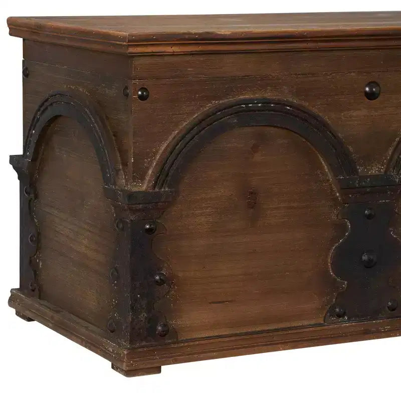 Petit coffre de rangement en bois brun à arche