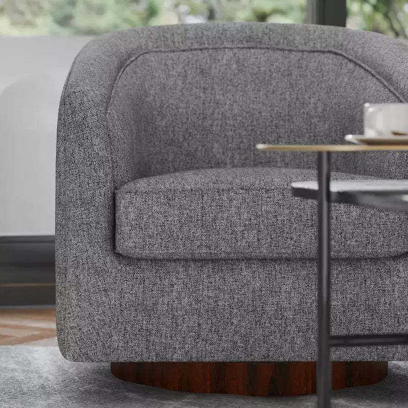 Fauteuil d'appoint commercial Club avec base pivotante à 360 degrés en métal et accoudoirs inclinés