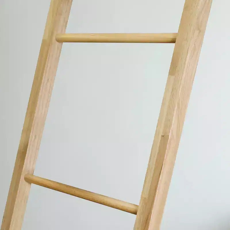 Échelle décorative en bois massif