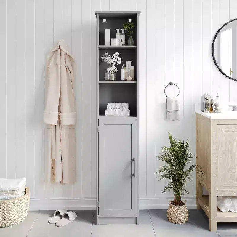 Meuble de rangement étroit autoportant pour salle de bain avec porte et étagères ouvertes