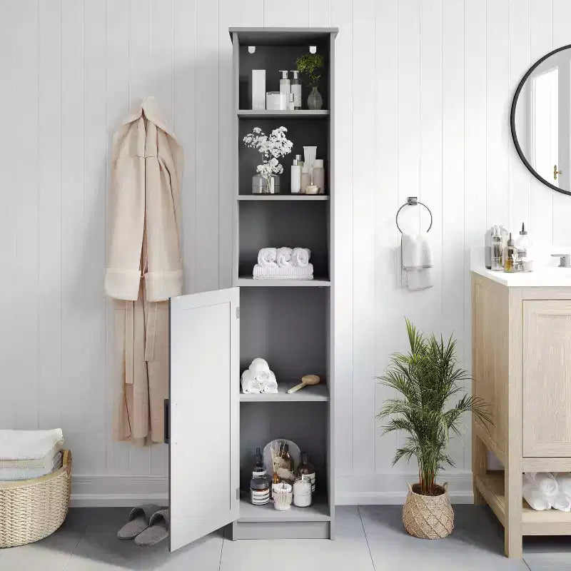 Meuble de rangement étroit autoportant pour salle de bain avec porte et étagères ouvertes