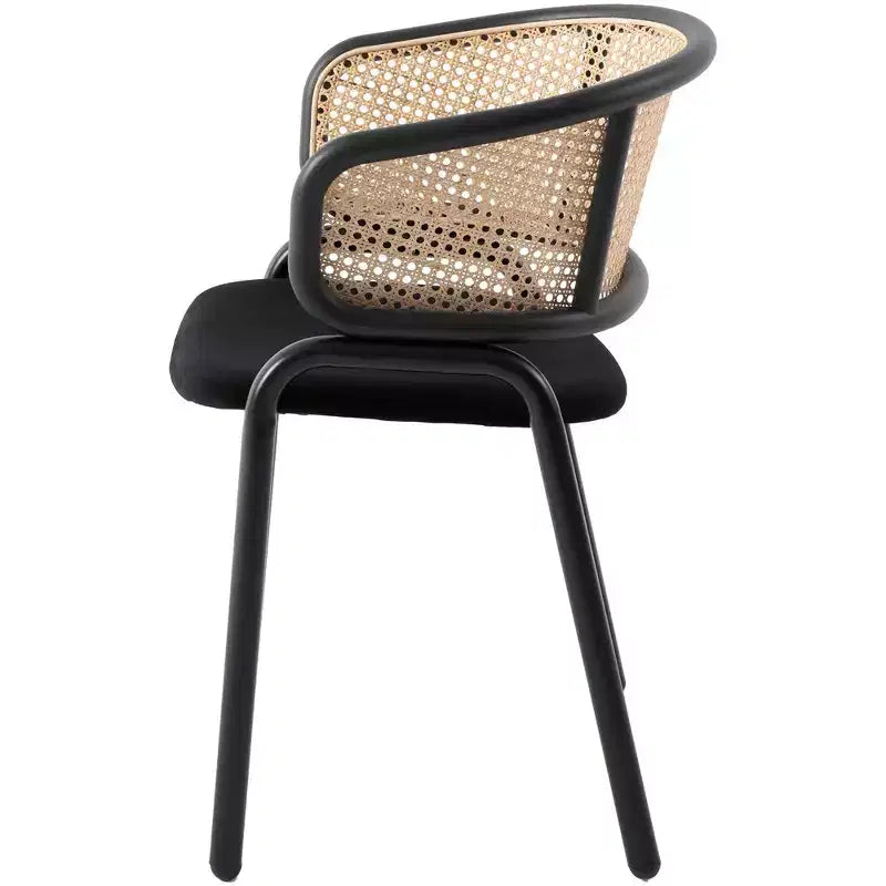 Chaise de salle à manger moderne avec structure noire, assise en velours et dossier en rotin, pour cuisine, salle à manger, bureau ou salon.