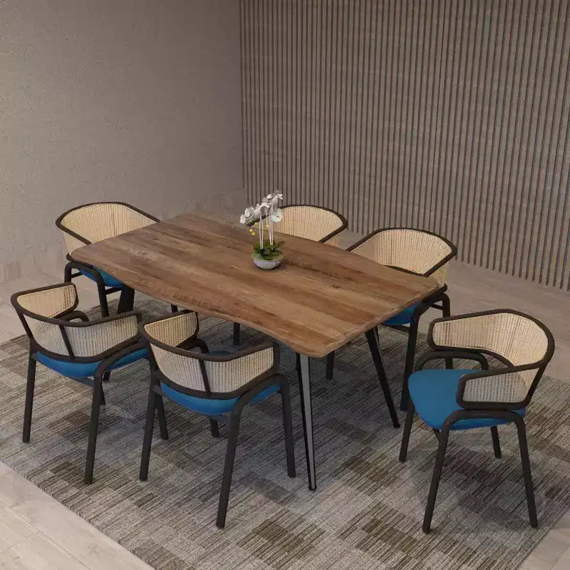 Chaise de salle à manger moderne avec structure noire, assise en velours et dossier en rotin, pour cuisine, salle à manger, bureau ou salon.