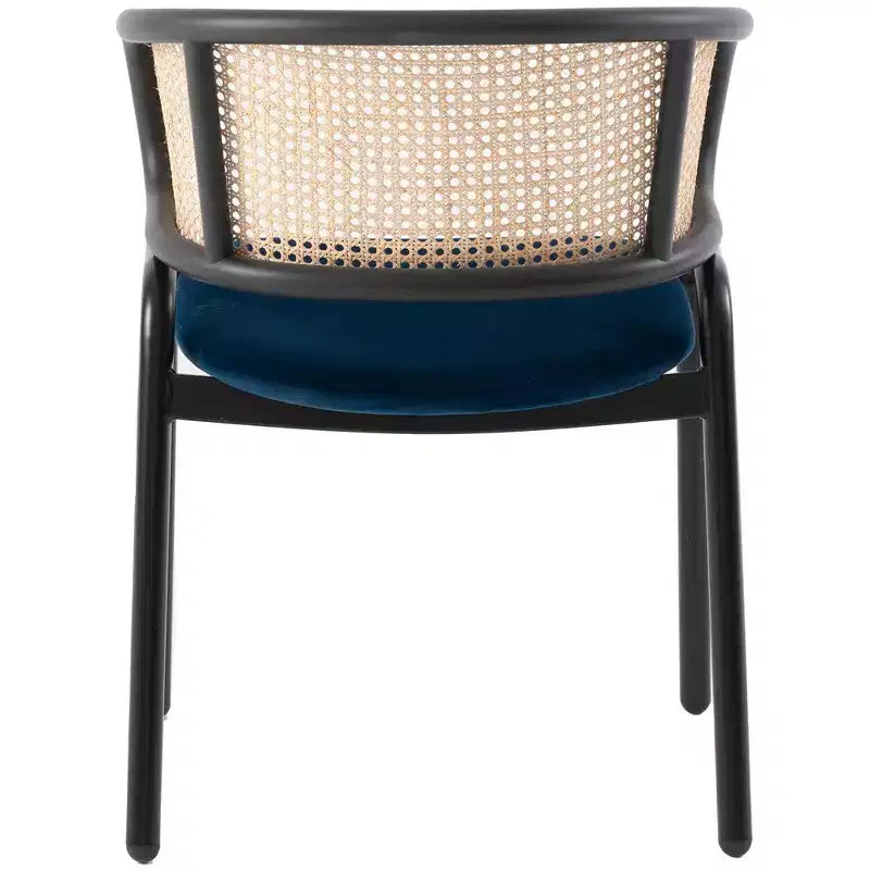 Chaise de salle à manger moderne avec structure noire, assise en velours et dossier en rotin, pour cuisine, salle à manger, bureau ou salon.