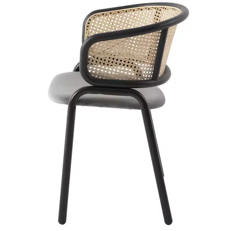 Chaise de salle à manger moderne avec structure noire, assise en velours et dossier en rotin, pour cuisine, salle à manger, bureau ou salon.