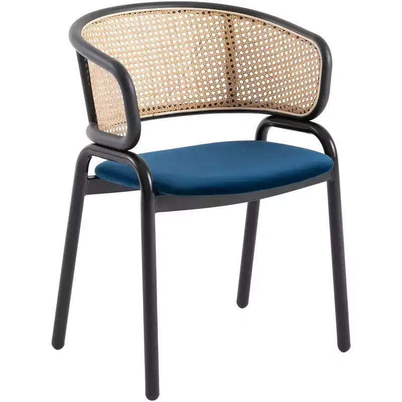 Chaise de salle à manger moderne avec structure noire, assise en velours et dossier en rotin, pour cuisine, salle à manger, bureau ou salon.