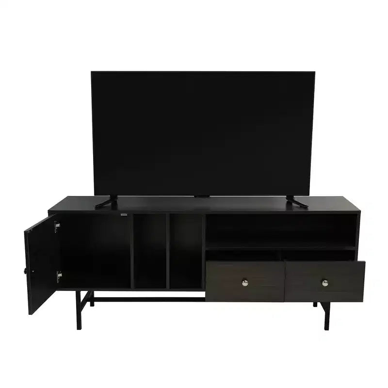 Meuble TV Mid-Century Modern avec cadre en bois, rangements fermés et pieds en fer noir, console média pour salon