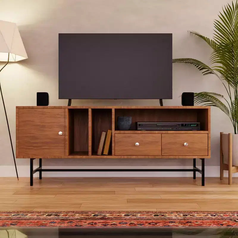 Meuble TV Mid-Century Modern avec cadre en bois, rangements fermés et pieds en fer noir, console média pour salon